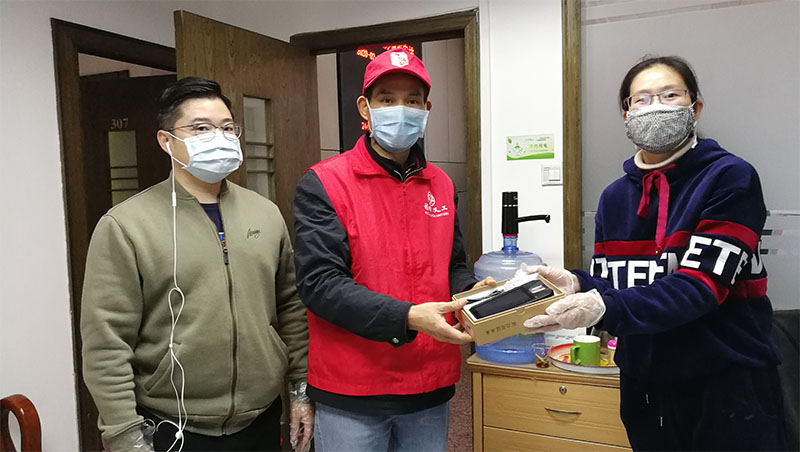 智能設(shè)備助力某情防控——華視電子捐贈數(shù)臺手持身份核查設(shè)備